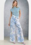 Blaue Hose mit weitem Bein und Blumenprint