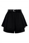 Schwarzer Jeans-Mini-Skort mit Plissierungsgürtel vorn