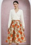 Ausgestellter Midirock aus Jacquard mit kunstvollem Blumenmuster in Orange