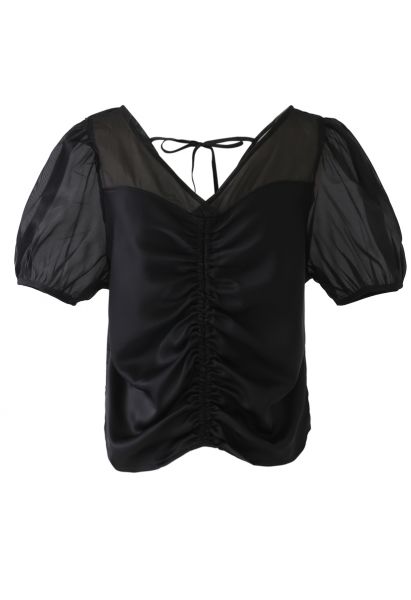 Gespleißtes gerafftes Top aus Organza in Schwarz