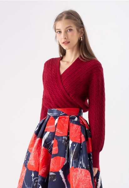 Kurzer Pullover mit Zopfmuster in Wickeloptik in Rot