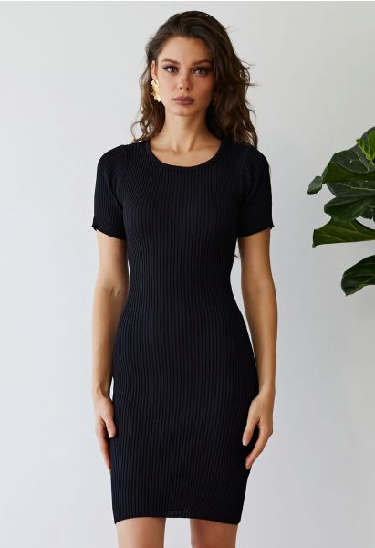 Figurbetontes Kleid mit selbstbindendem Bandausschnitt und Rückenausschnitt in Schwarz