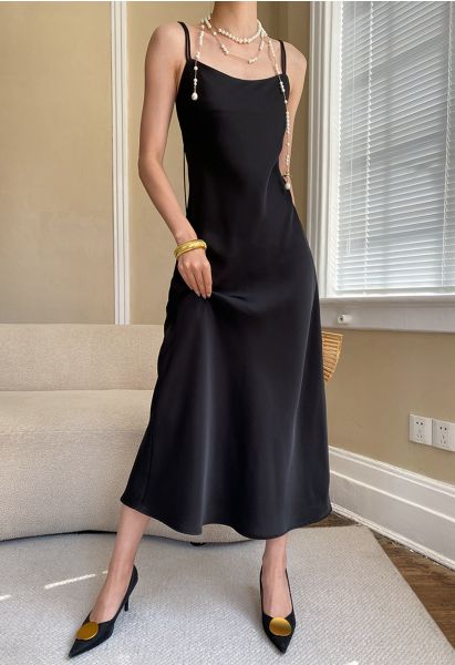 Cami-Kleid aus Satin mit doppelten Trägern in Schwarz