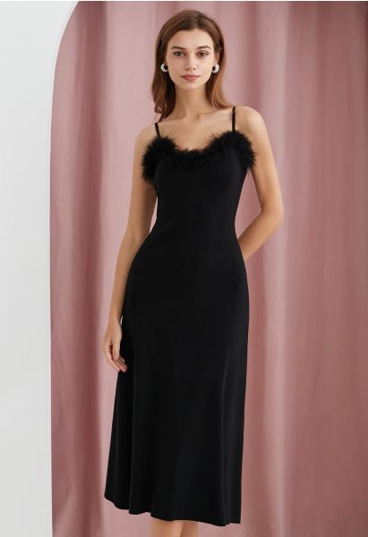 Abnehmbares, gestricktes Cami-Kleid mit Federbesatz in Schwarz
