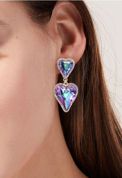 Schillernde, glamouröse Herz-Ohrringe mit Strasssteinen