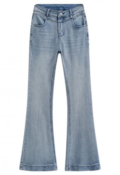 Trendige High-Waist-Jeans mit ausgestelltem Bein in Blau