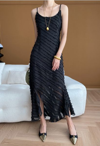 Geschlitztes Cami-Kleid mit Fransen und Streifen in Schwarz