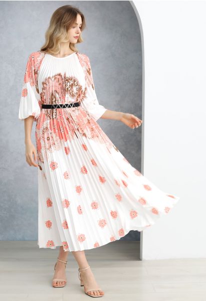 Blossoming Day – Plissiertes Maxikleid mit Aquarellmuster in Koralle