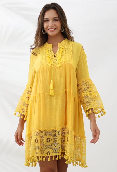 Dolly-Kleid mit Cutwork-Spitze und Quastenbesatz in Gelb