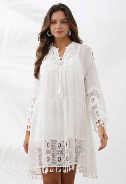 Dolly-Kleid mit Cutwork-Spitze und Quastenbesatz in Weiß