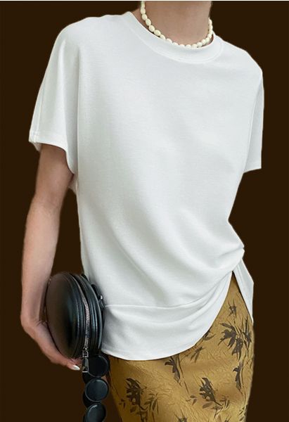 Kurzärmliges T-Shirt mit Twist-Detail in Weiß