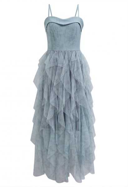 Asymmetrisches Camisole-Kleid aus gerüschtem Netzstoff in Staubblau