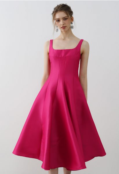 Camisole-Kleid aus glänzendem Satin mit ausgestelltem Saum in Magenta