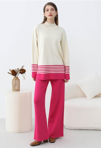 Zweifarbig gestreiftes Set aus Strickpullover und Hose mit Rollkragen in Rosa