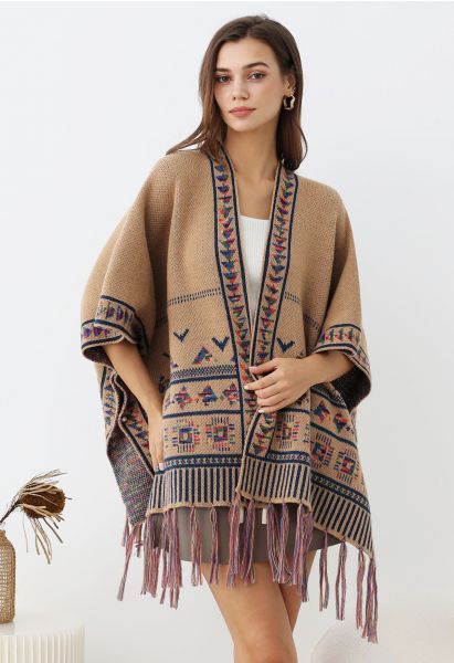 Boho Wanderer – Strickponcho mit Fransen in Kamel