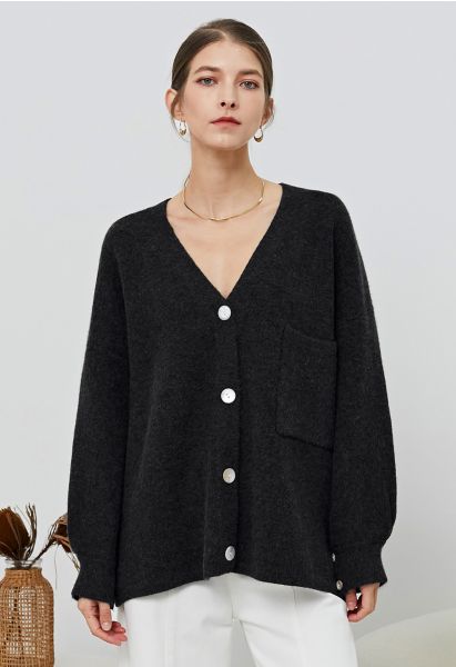 Entspannter Button-Down-Cardigan mit aufgesetzten Taschen in Schwarz