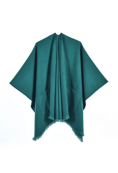 Whisper Soft – Grüner Poncho mit Taschen und Fransensaum