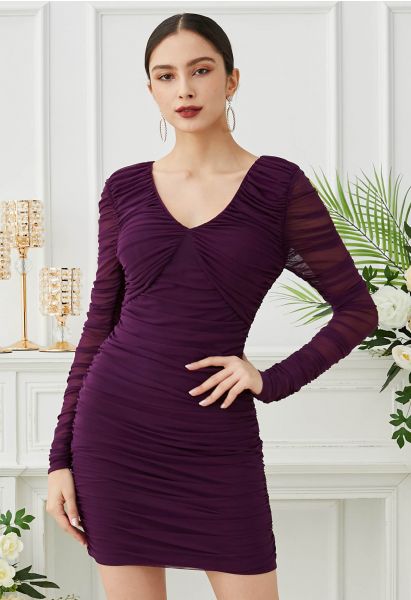 Illusion Plum – Minikleid mit gerüschten transparenten Ärmeln