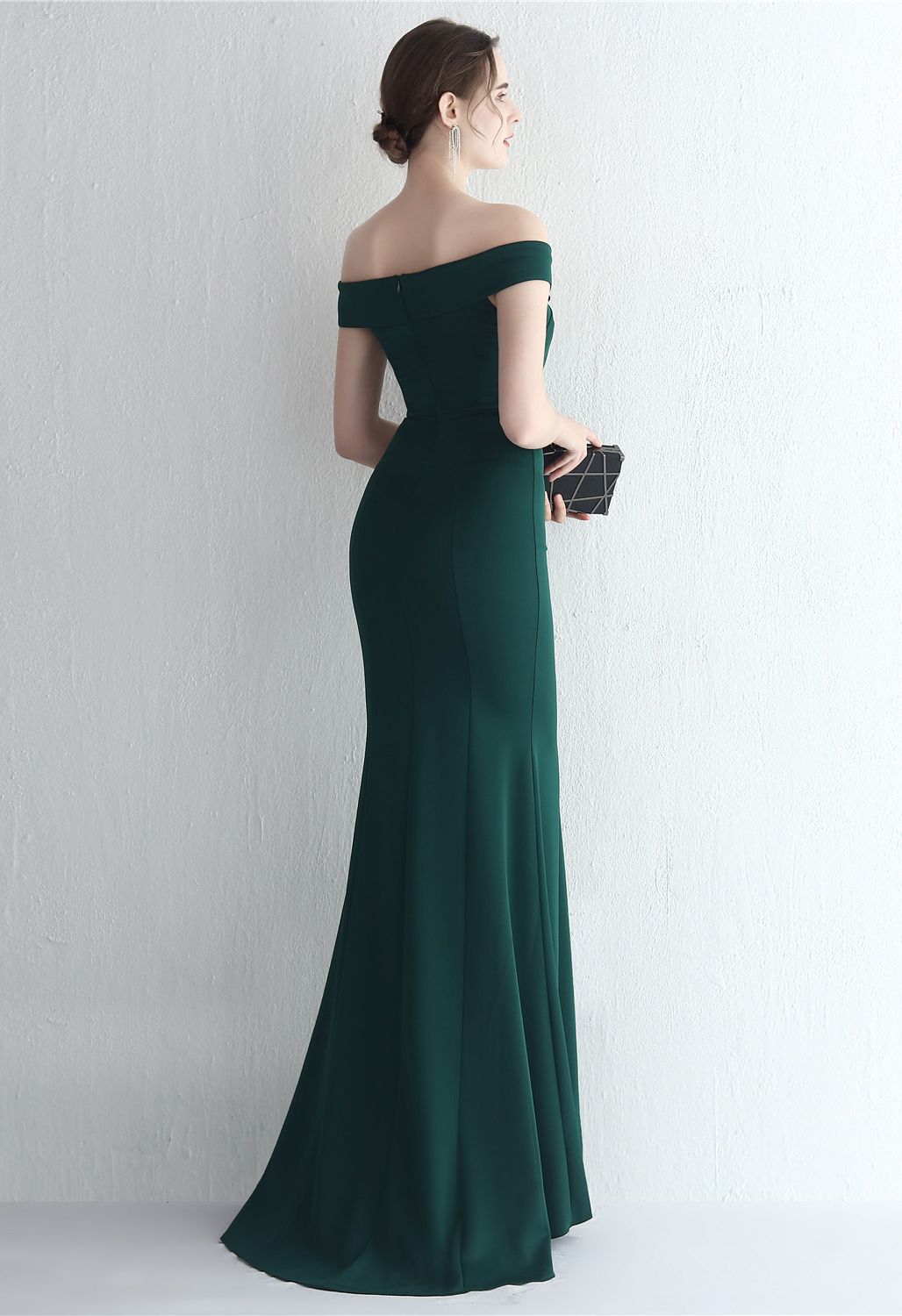 Off-Shoulder-Kleid mit verdrehter Vorderseite in Smaragdgrün