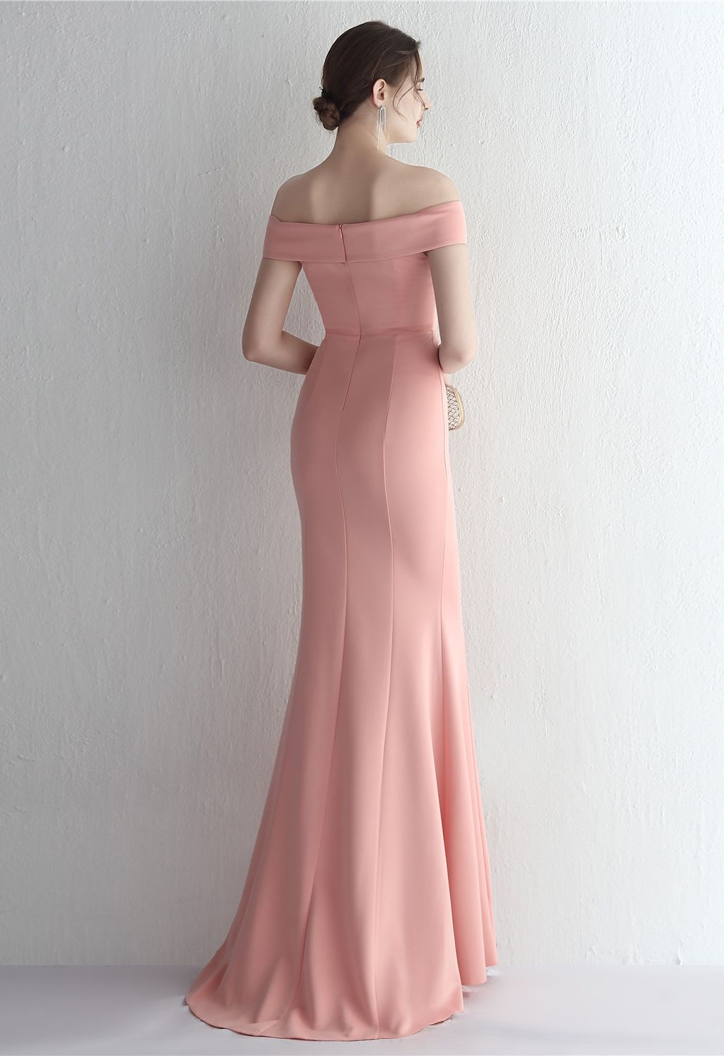 Off-Shoulder-Kleid mit Twist-Vorderseite in Pink