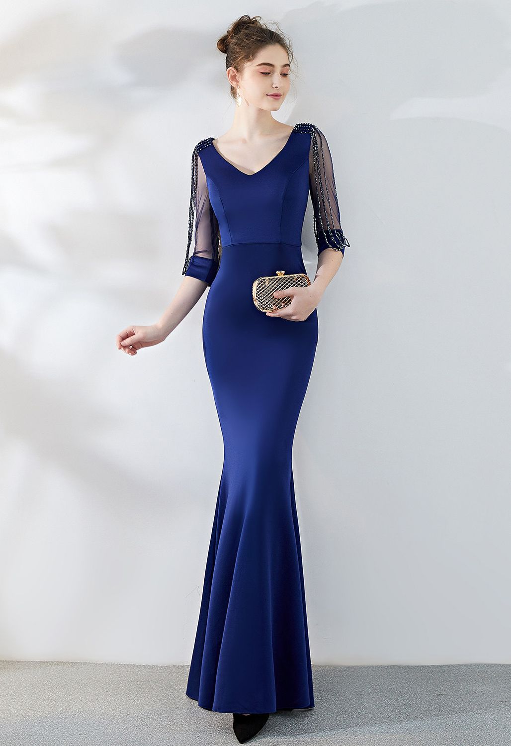 Kleid mit drapierten Ärmeln aus Mesh in Marineblau