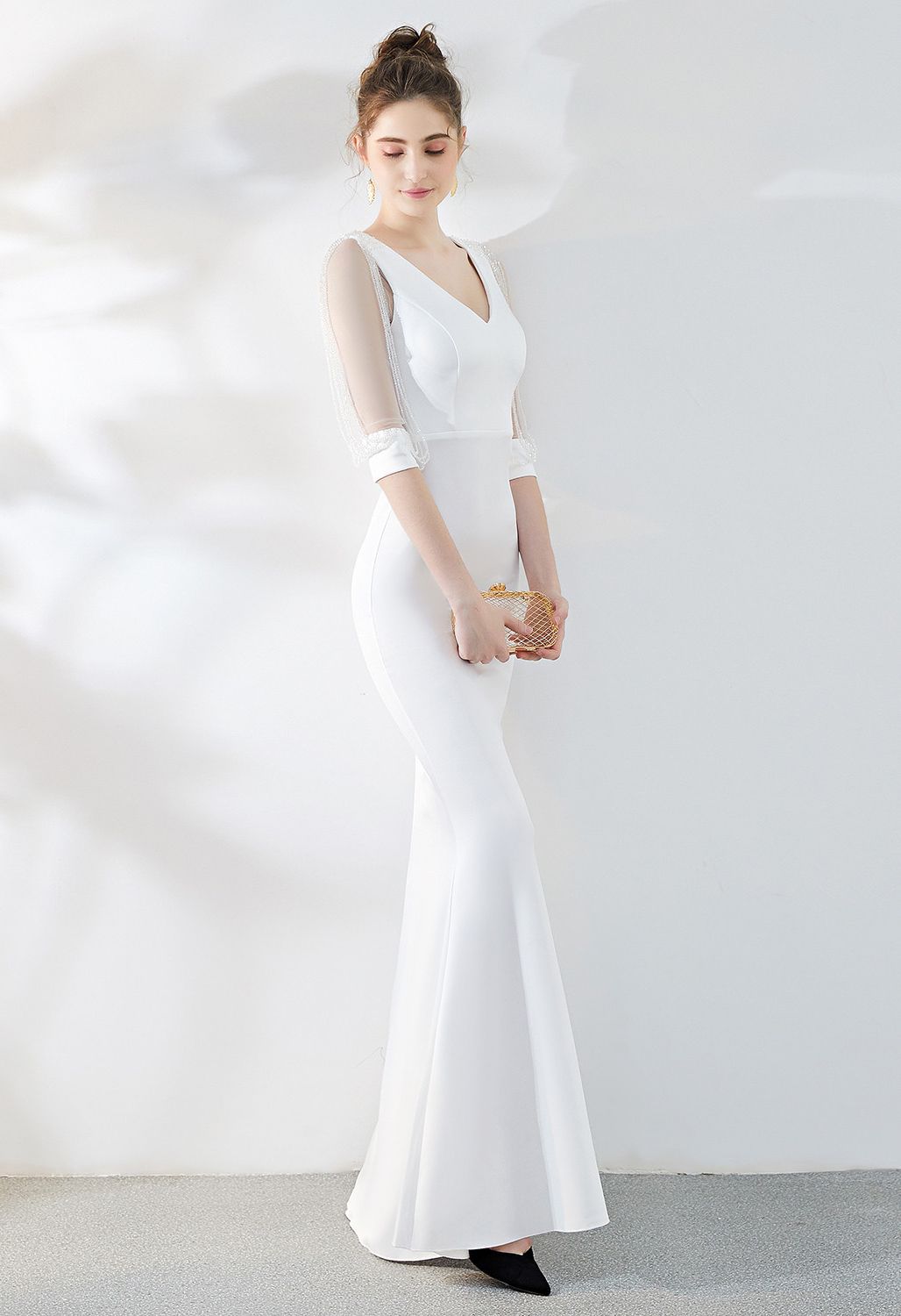 Kleid mit drapierten Ärmeln aus Mesh in Weiß