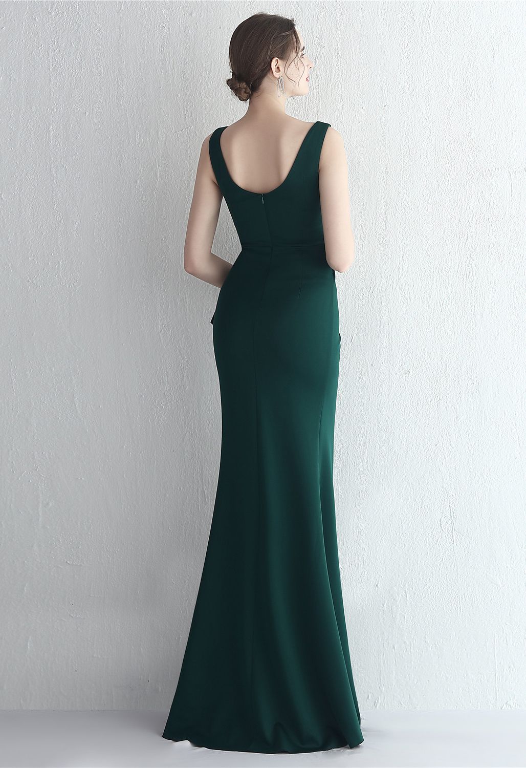 Kleid mit geraffter Taille und hohem Schlitz in Smaragdgrün