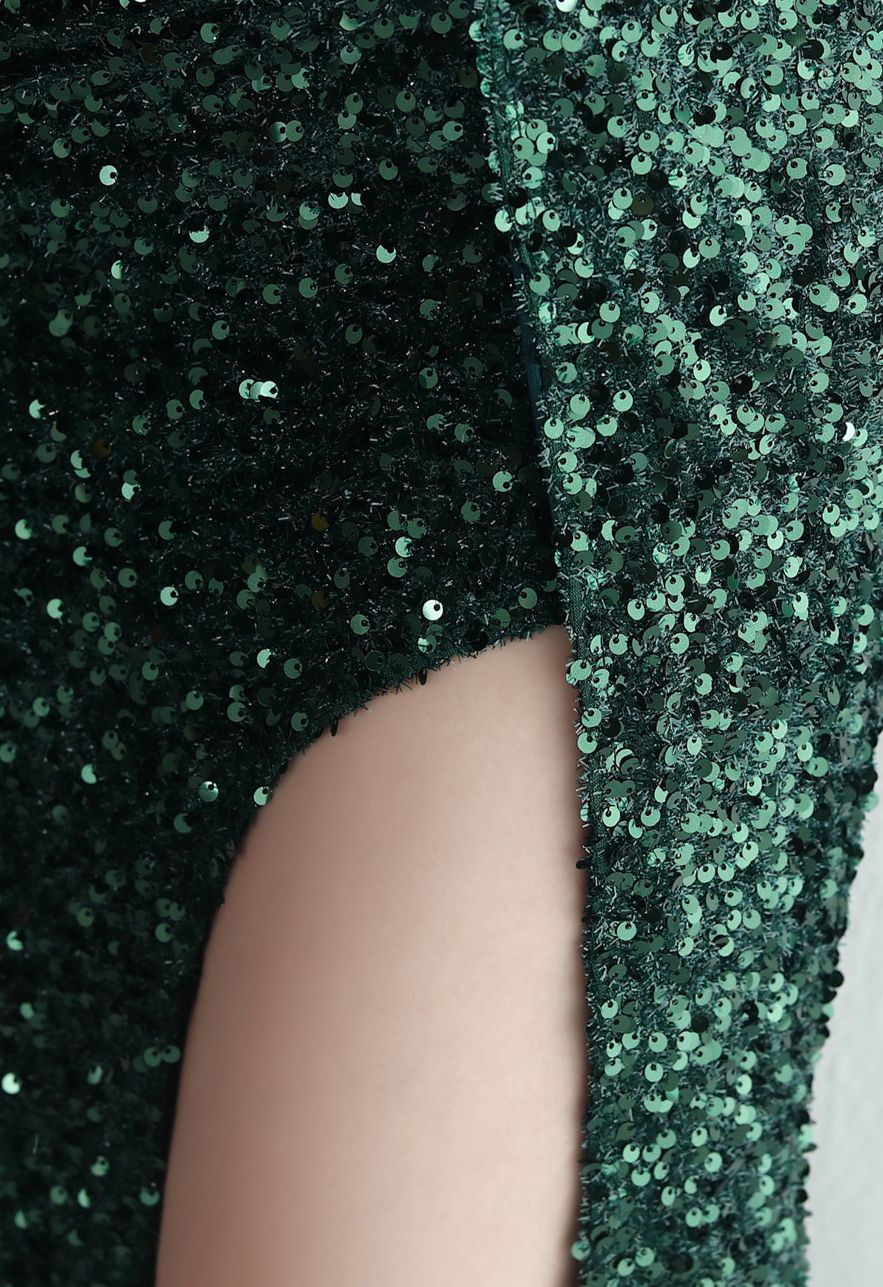 Glitzerndes Pailletten-Kleid mit Schlitz und V-Ausschnitt in Smaragdgrün