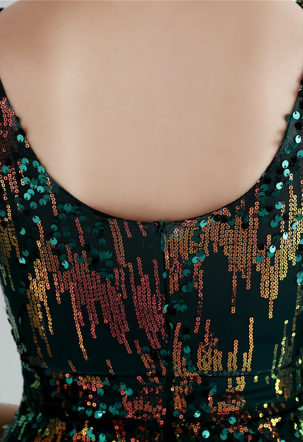 Mehrfarbiges Pailletten-Kleid mit V-Ausschnitt und hohem Schlitz in Smaragdgrün