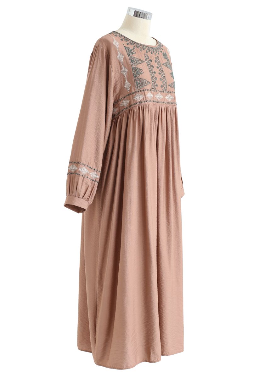 Boho Midi-Kleid mit gestickten Ärmeln in Hellbraun