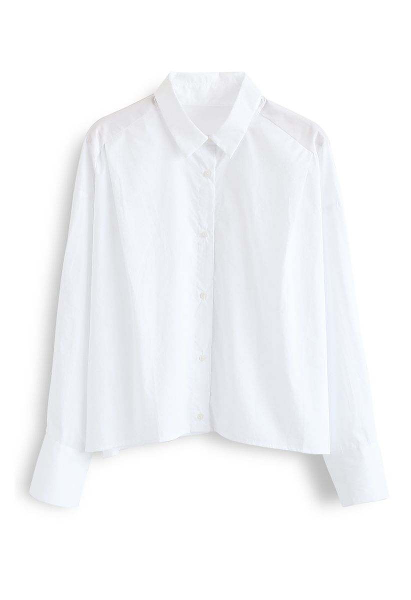 Kurzes Hemd mit Button-Down-Ärmeln in Weiß