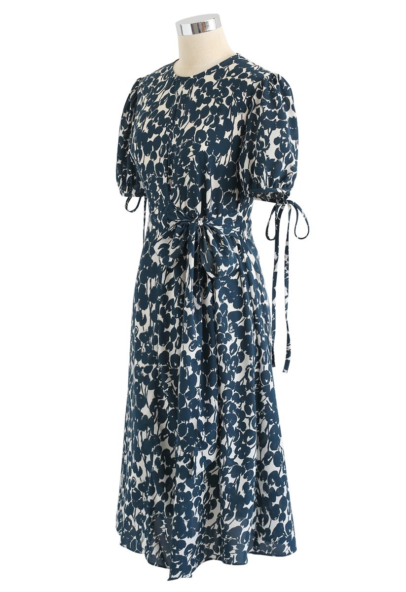 Dunkelgrünes Chiffon-Kleid mit knospendem Blumendruck