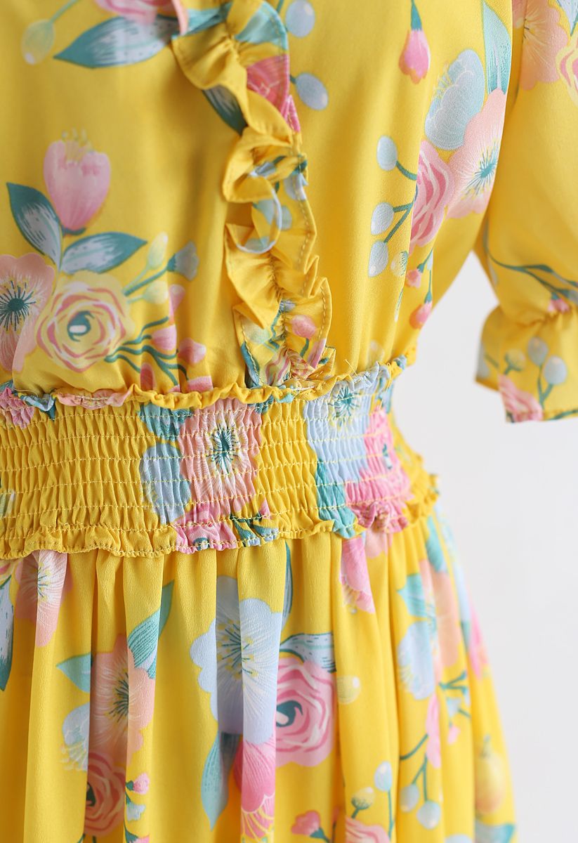 Voll blühendes Kleid mit Blumenrüschen in Gelb