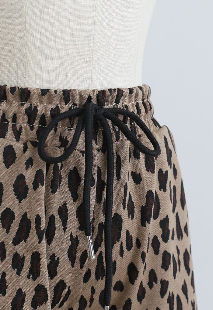 Leopardenmuster Kordelzug Taschen Shorts in Karamell