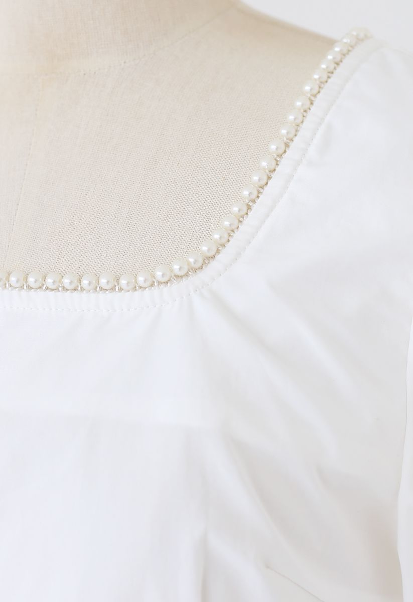 Top mit Perlenbesatz und eckigem Ausschnitt und Puffärmeln in Weiß