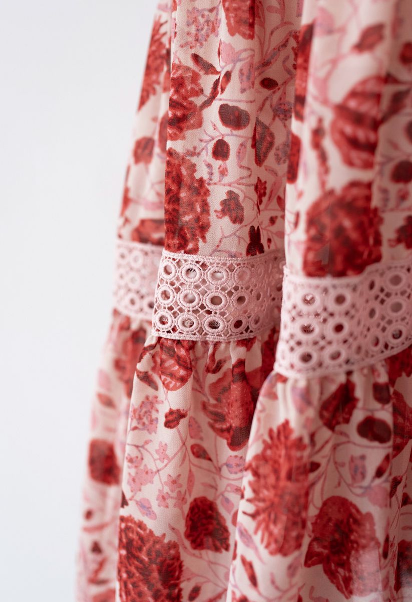 Rotes gehäkeltes Chiffon-Kleid mit Blumenmuster