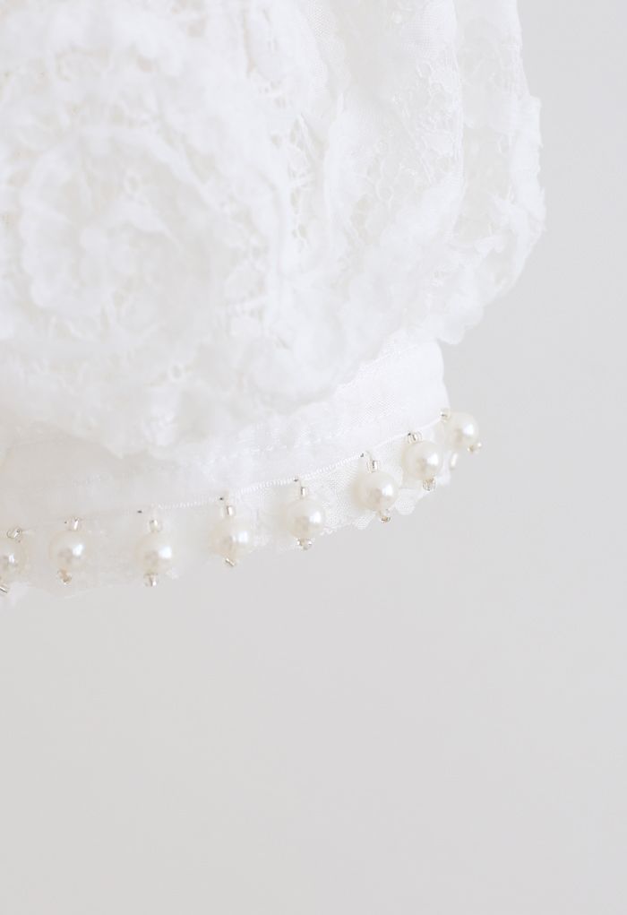 Soft Lace Pearl Trim Cuffs Mesh Crop Top in Weiß