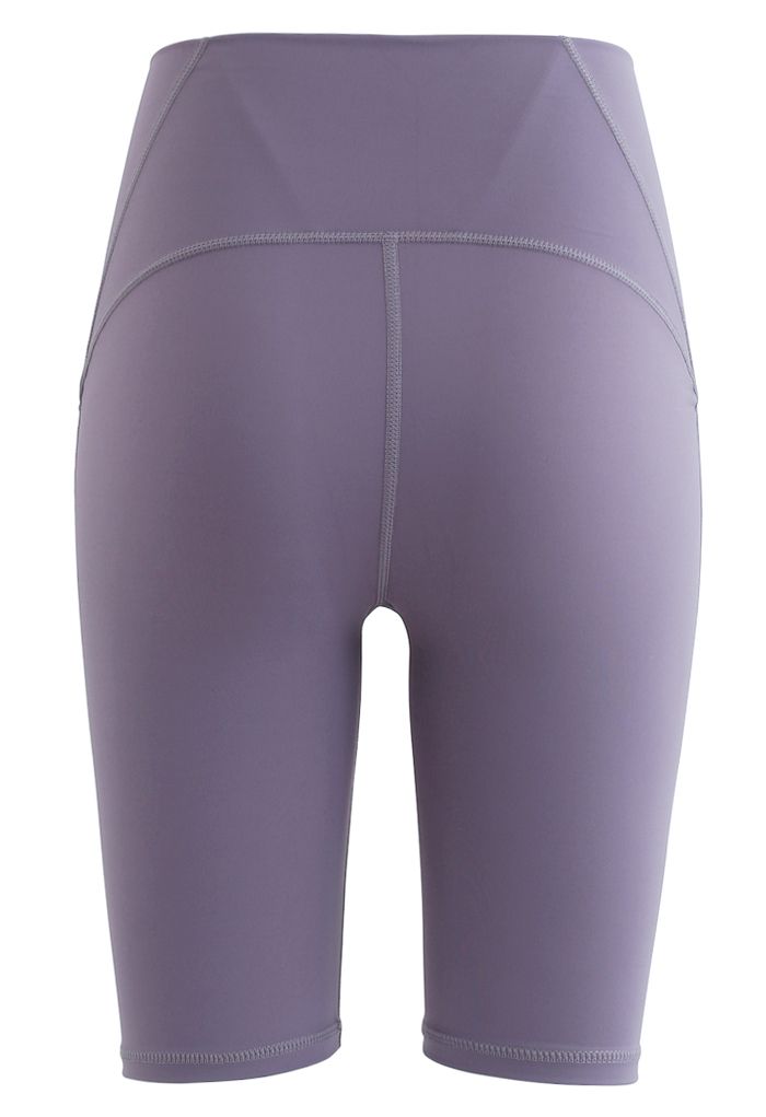 Hoch taillierte geformte Legging-Shorts mit Nahtdetail in Lavendel