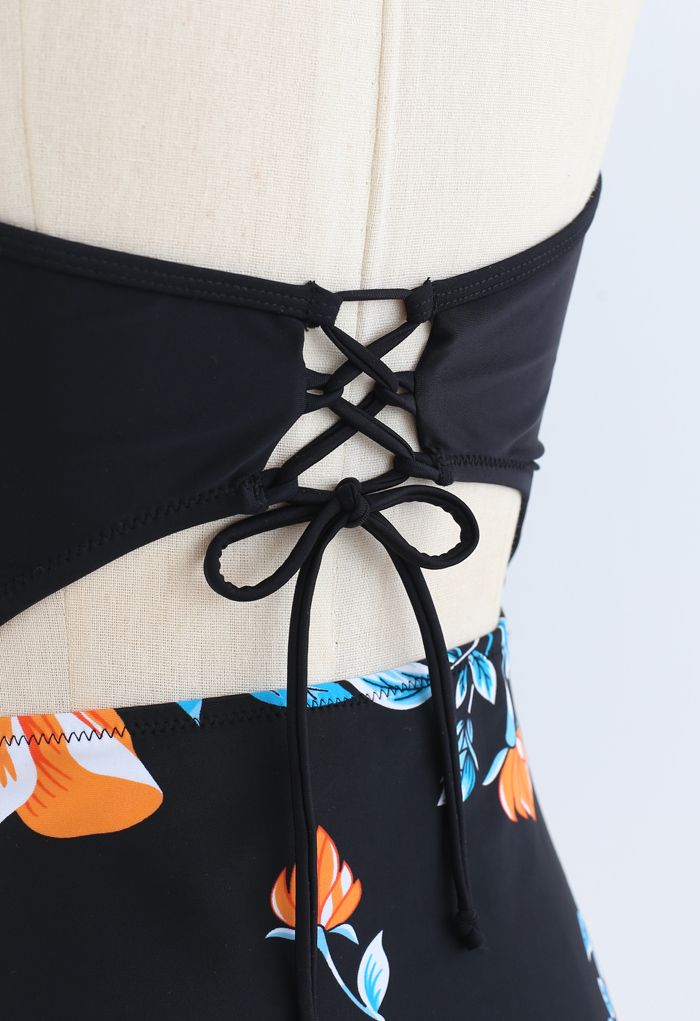 Einteiliger Badeanzug mit Twist-Bust-Schnürung und Wellenkante und Blumenmuster