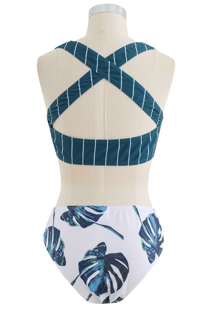 Gestreiftes Bikini-Set mit überkreuztem Rücken und tropischem Blatt
