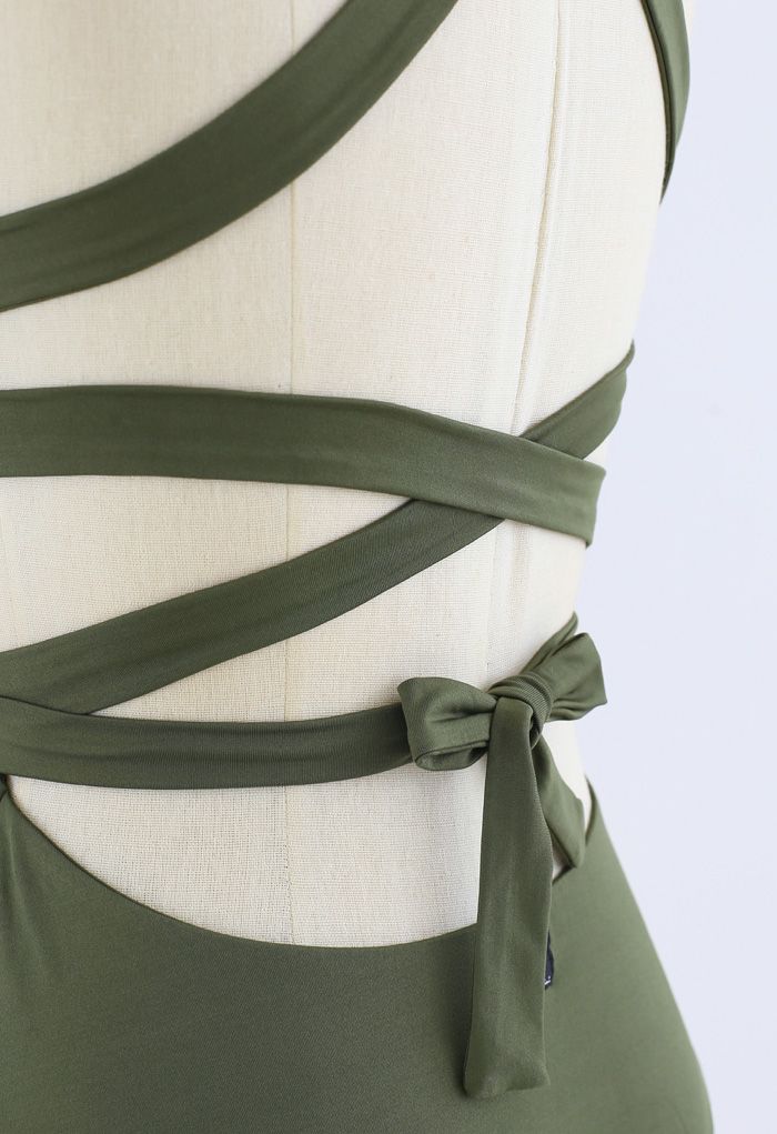 Einteiliger Badeanzug zum Schnüren mit tiefem V-Ausschnitt in Armeegrün