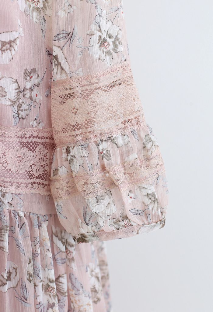 Dolly-Kleid mit hauchdünner Organza-Spitze und Blumenmuster in Rosa