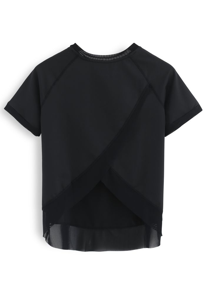 Leichtes T-Shirt mit überkreuzten Klappen und Mesheinsatz in Schwarz