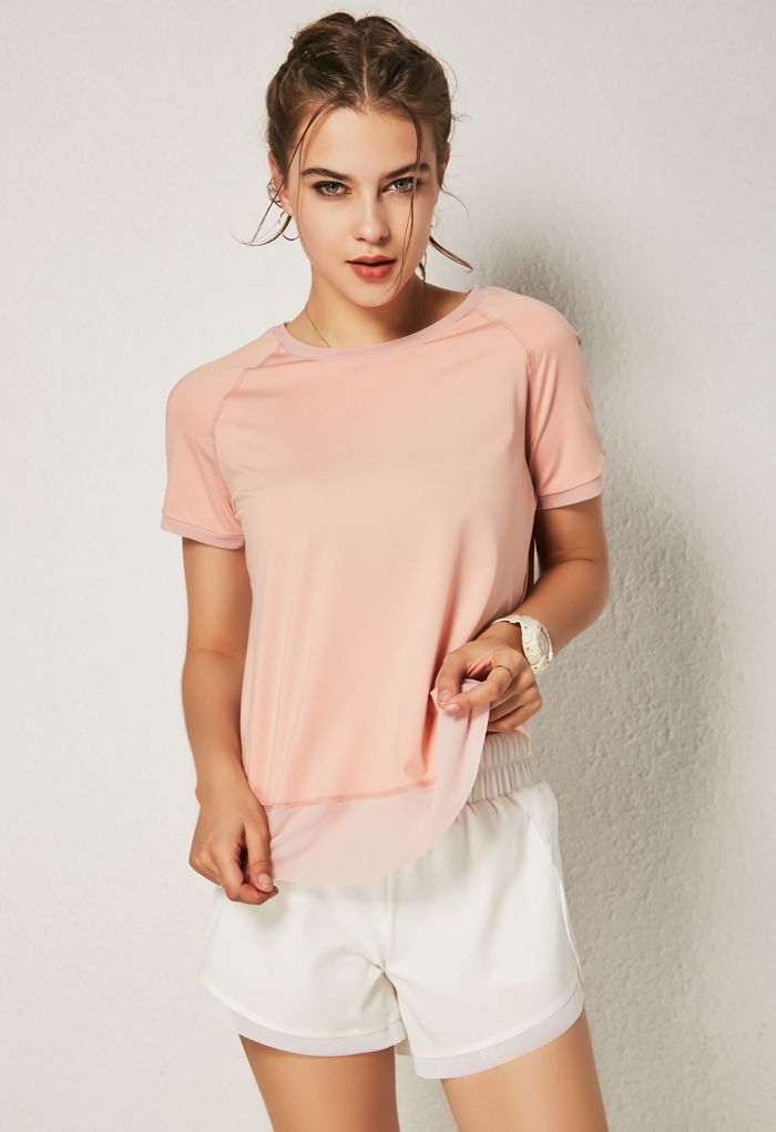 Überkreuztes, leichtes T-Shirt mit Netzeinsätzen in Nude-Pink