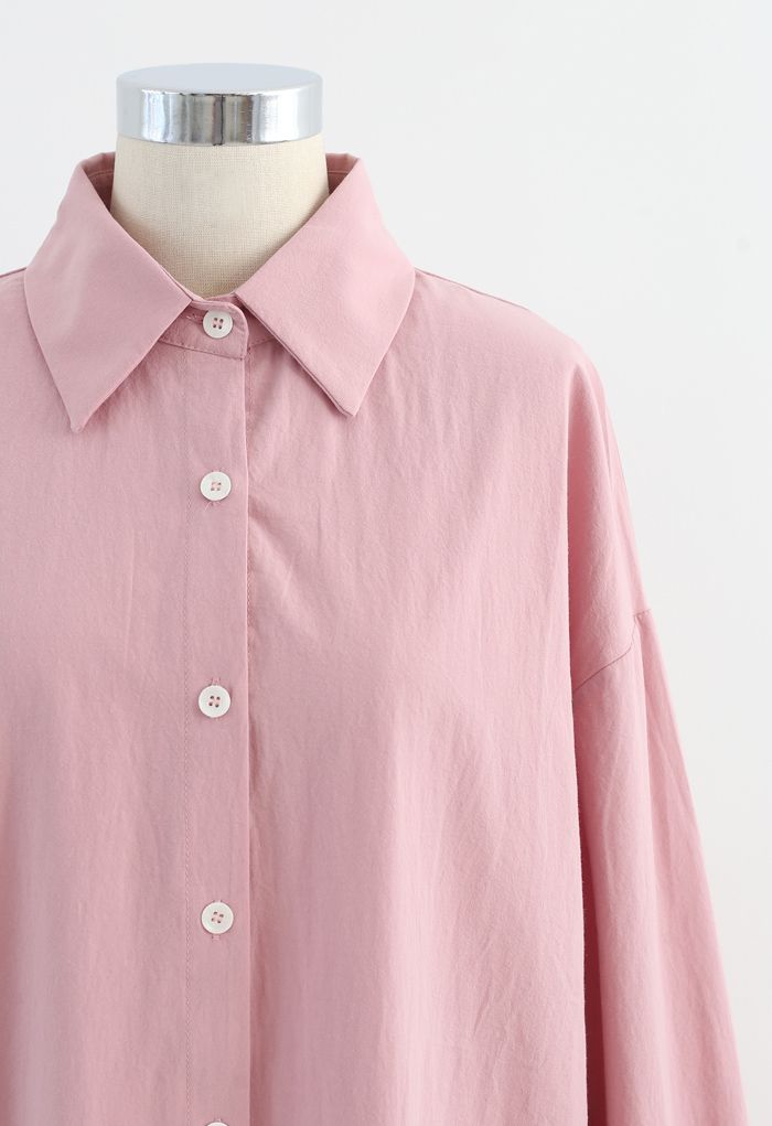 Asymmetrisches, geknöpftes Hemdkleid mit geteiltem Saum in Rosa