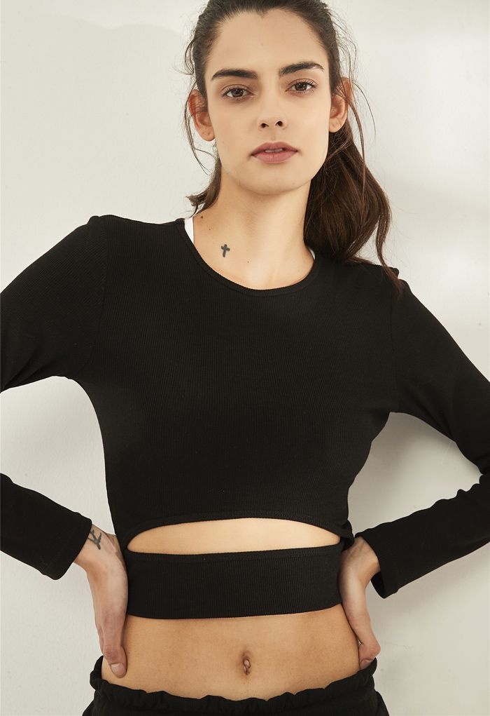 Crop Top mit hohlen Ärmeln und Taille in Schwarz