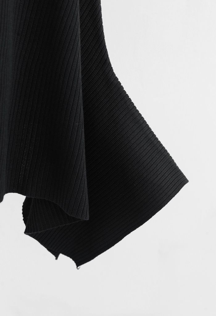 Cami-Kleid aus geripptem Strick mit asymmetrischem Saum in Schwarz