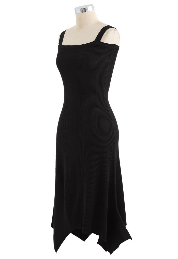 Cami-Kleid aus geripptem Strick mit asymmetrischem Saum in Schwarz
