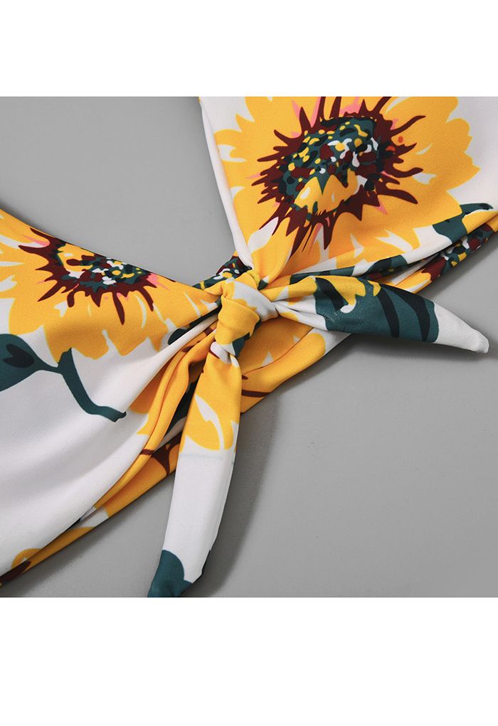 Flaches Bikini-Set mit Sonnenblumenmuster und Knoten vorne