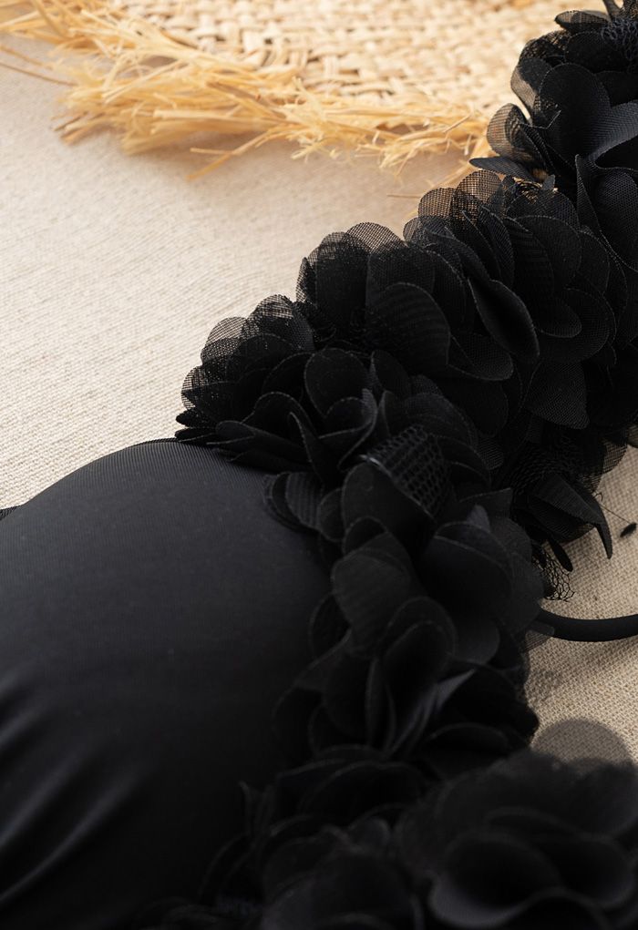 Einteiliger Badeanzug mit Mesh-Blume und Trägern in Schwarz